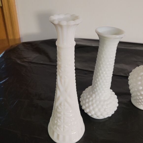 5 piece vtg milk glass vases tall and short 3 different sizes - Picture 2 of 16
